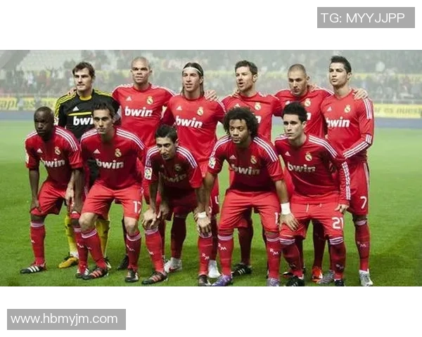 足球明星复刻高清图片展现经典瞬间与球场风采